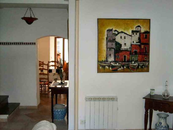 Living rm to hall to kitchen